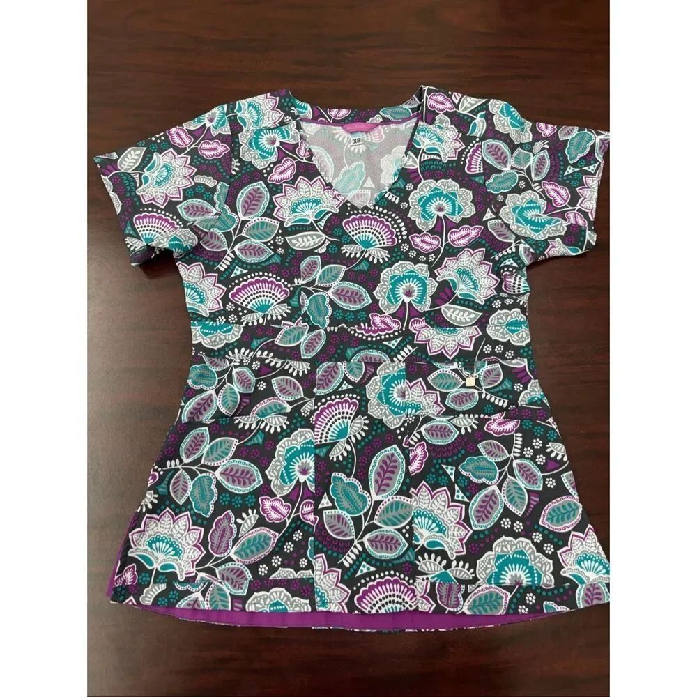 Vera Bradley Halo Collection Frida Empire Waist Print Scrub Top Size X-Small